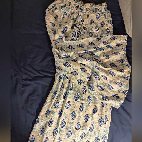 Blue and white pineapple print pants - Picture 2 of 2